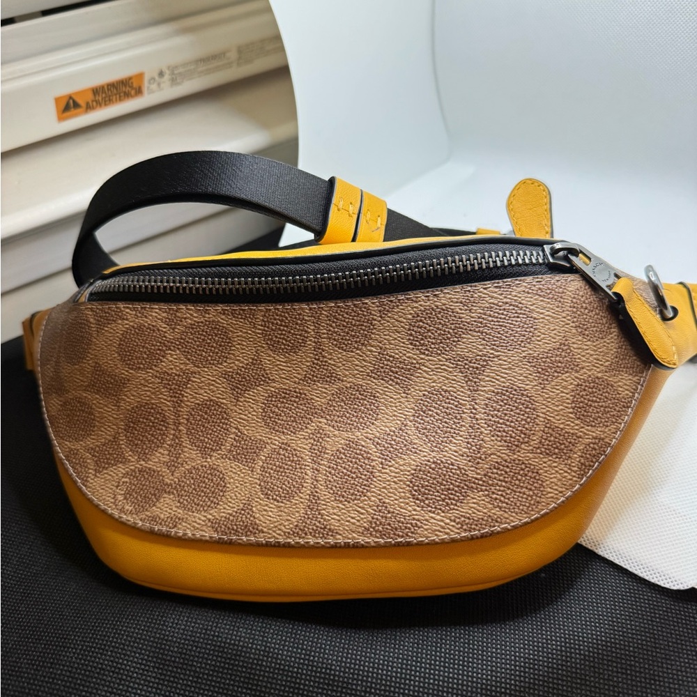 Coach WARREN MINI BELT BAG IN COLORBLOCK SIGNATURE CANVAS - Picture 4 of 7